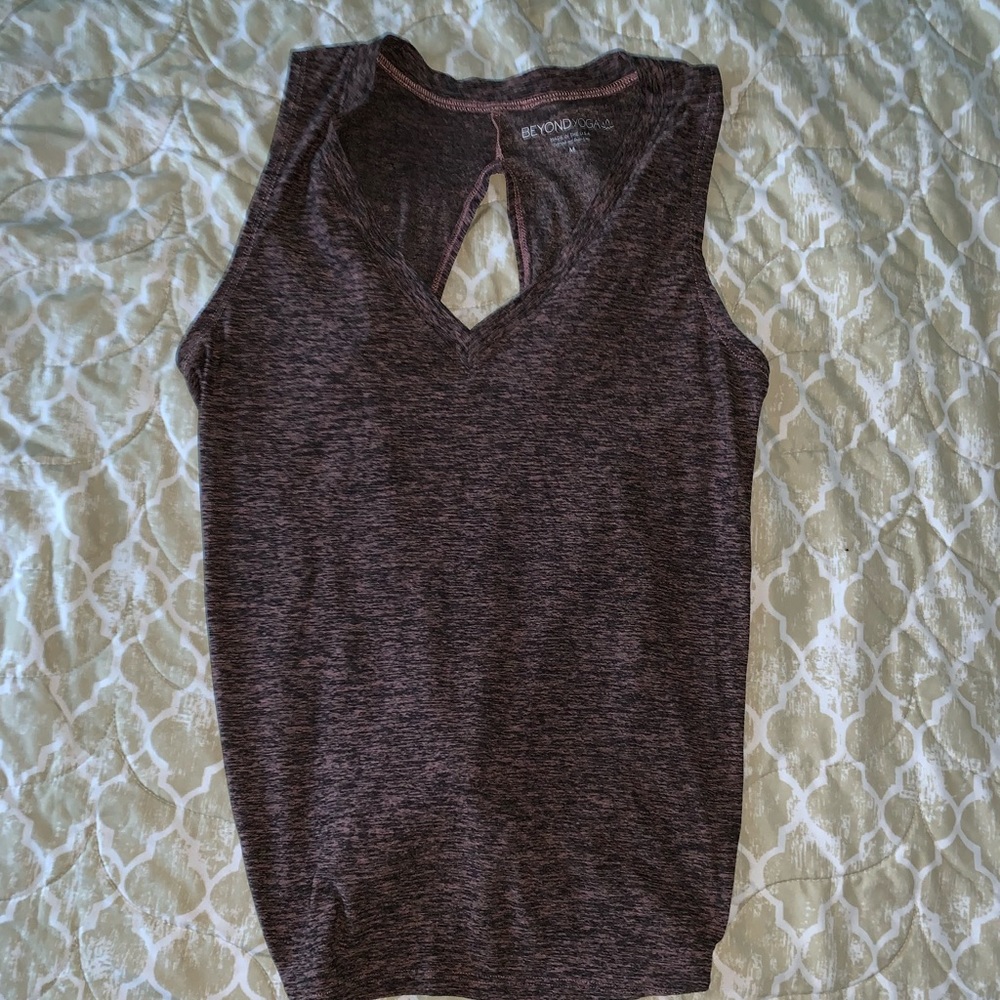 BEYOND YOGA V NECK TIE BACK TANK closeout! 💲💲